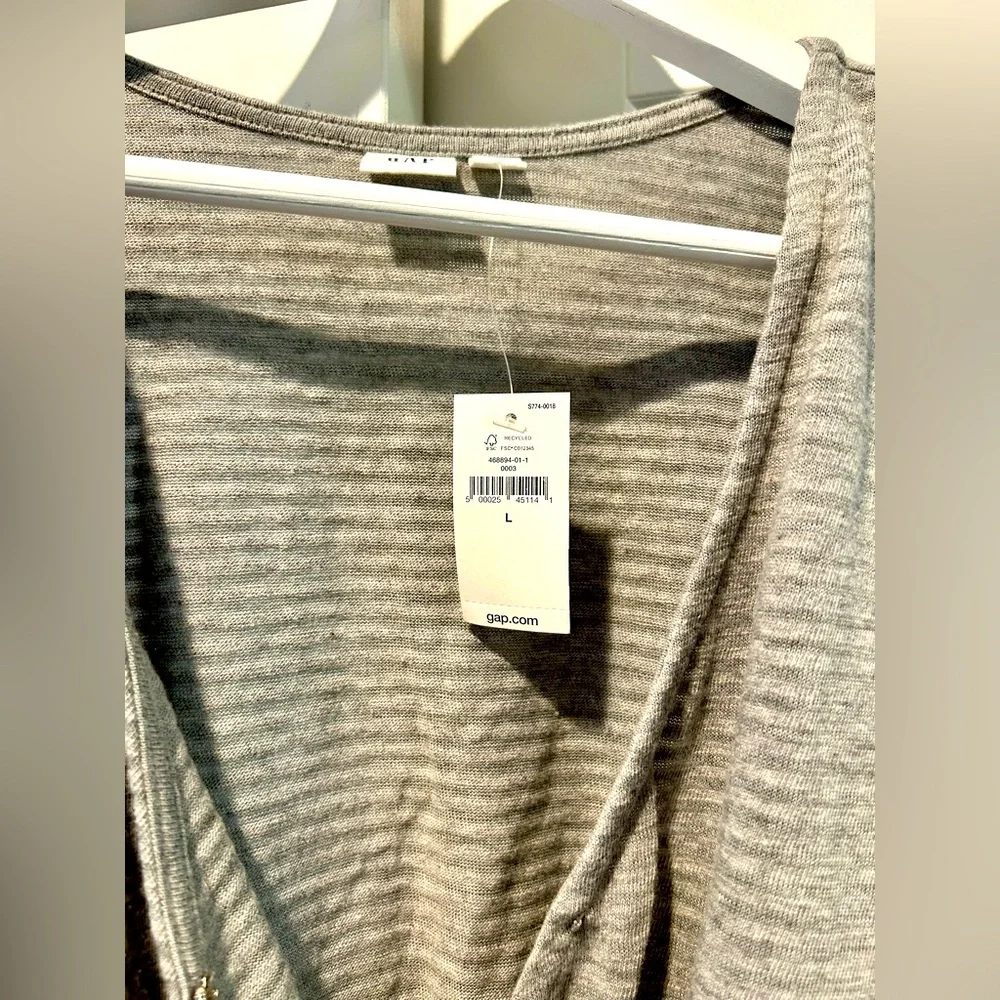 Gap Romper, Sz L, Gray, Wrap top w/ hook and eye closure, Pockets, Tie belt NWT - Picture 6 of 7